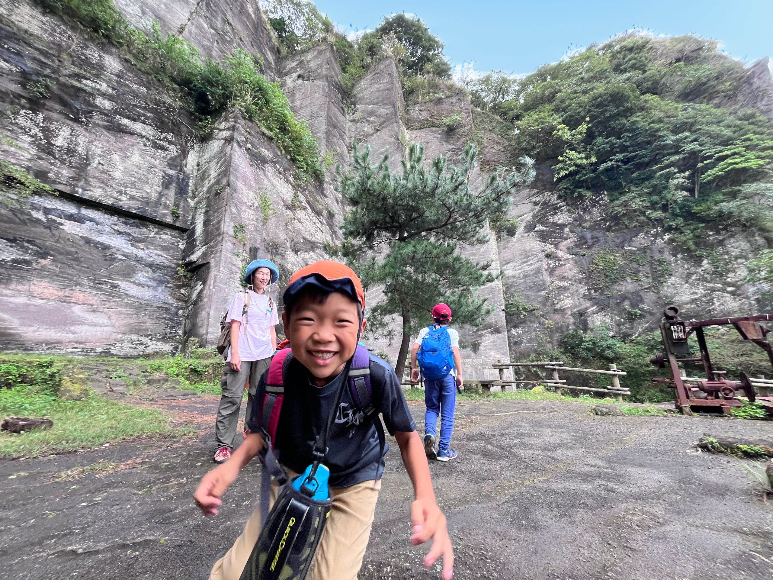 親子で登山＆歴史謎ときハイク！巨大な石の遺跡「鋸山」ワールド探検ツアー